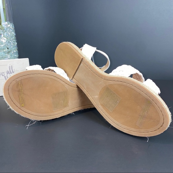 ALEXIS BENDEL ⭐️NWOB⭐️white flat sandals size 7.5 - Picture 3 of 4